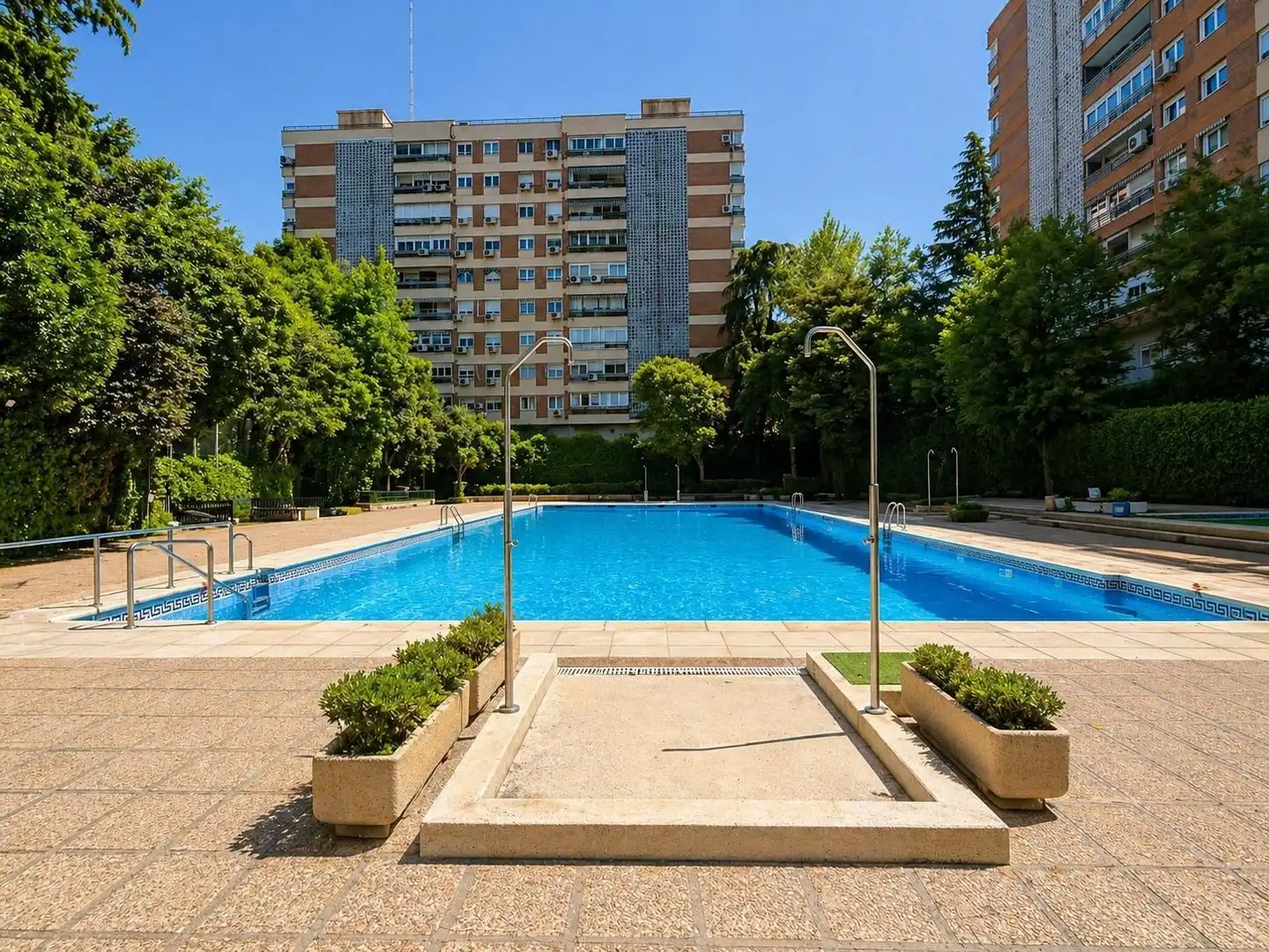 Piscina de Pis en venda en Madrid amb Aire condicionat, Calefacció i Parquet