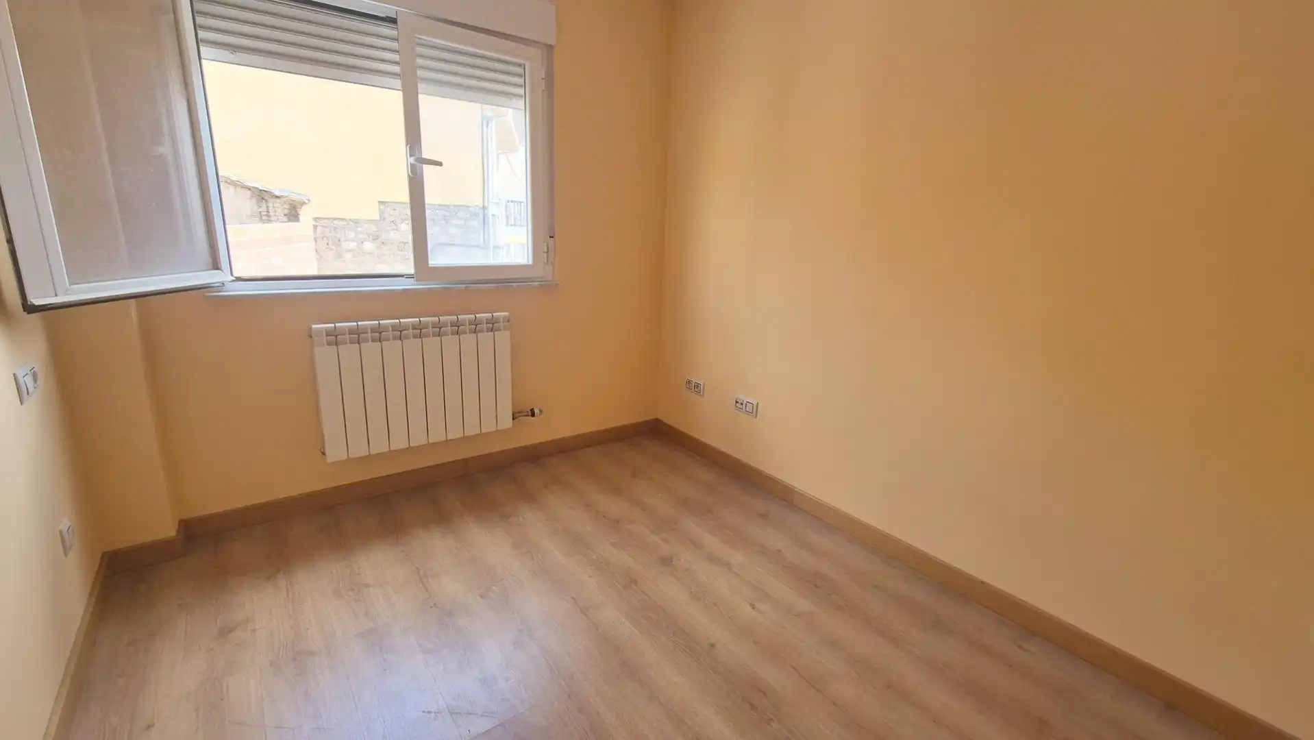 Schlafzimmer von Wohnungen zum Verkauf in San Cristóbal de la Cuesta mit Heizung