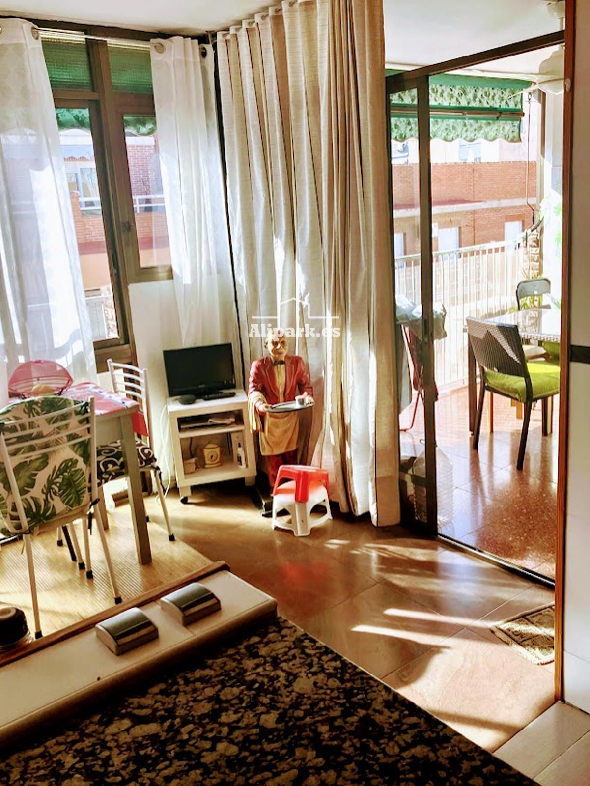 Habitación de Ático en venta en Alicante / Alacant con Aire acondicionado y Terraza