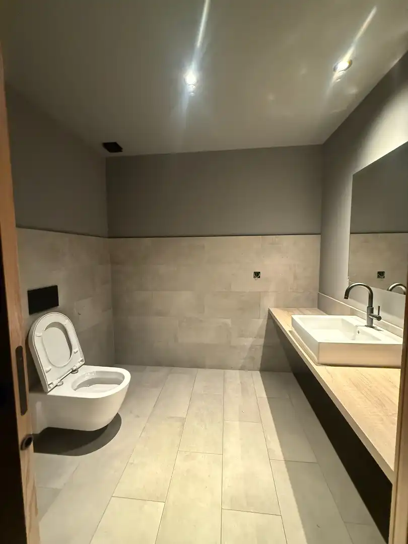 Bany de Local de lloguer en Sant Cugat del Vallès