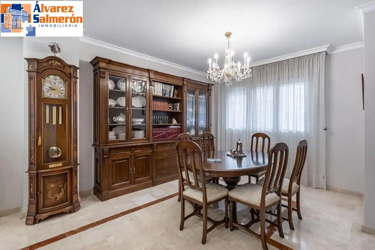 Esszimmer von Einfamilien-Reihenhaus zum Verkauf in Granada mit Privatgarten, Terrasse und Schwimmbad