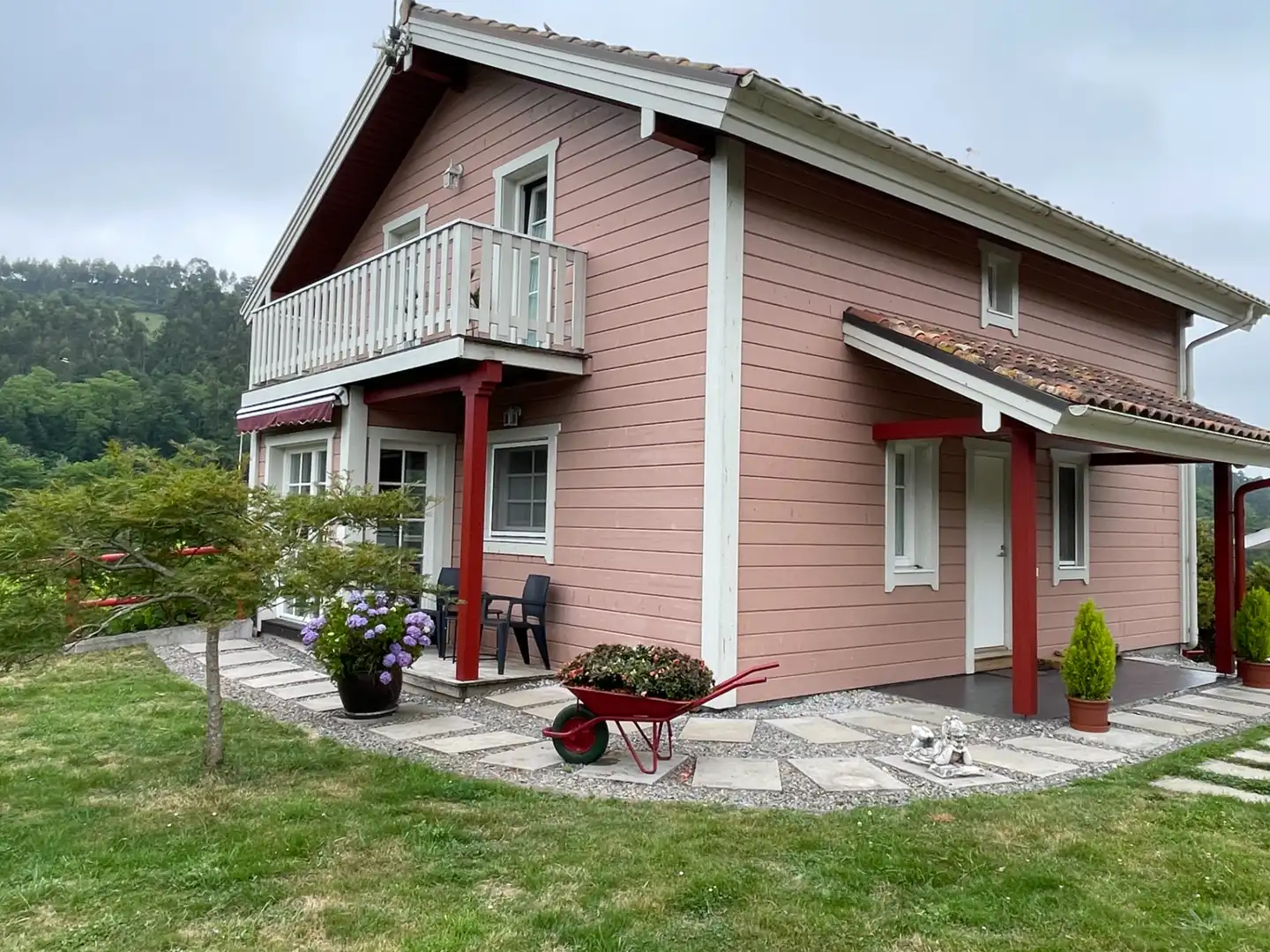Vista exterior de Casa o xalet en venda en Gijón  amb Calefacció, Jardí privat i Parquet