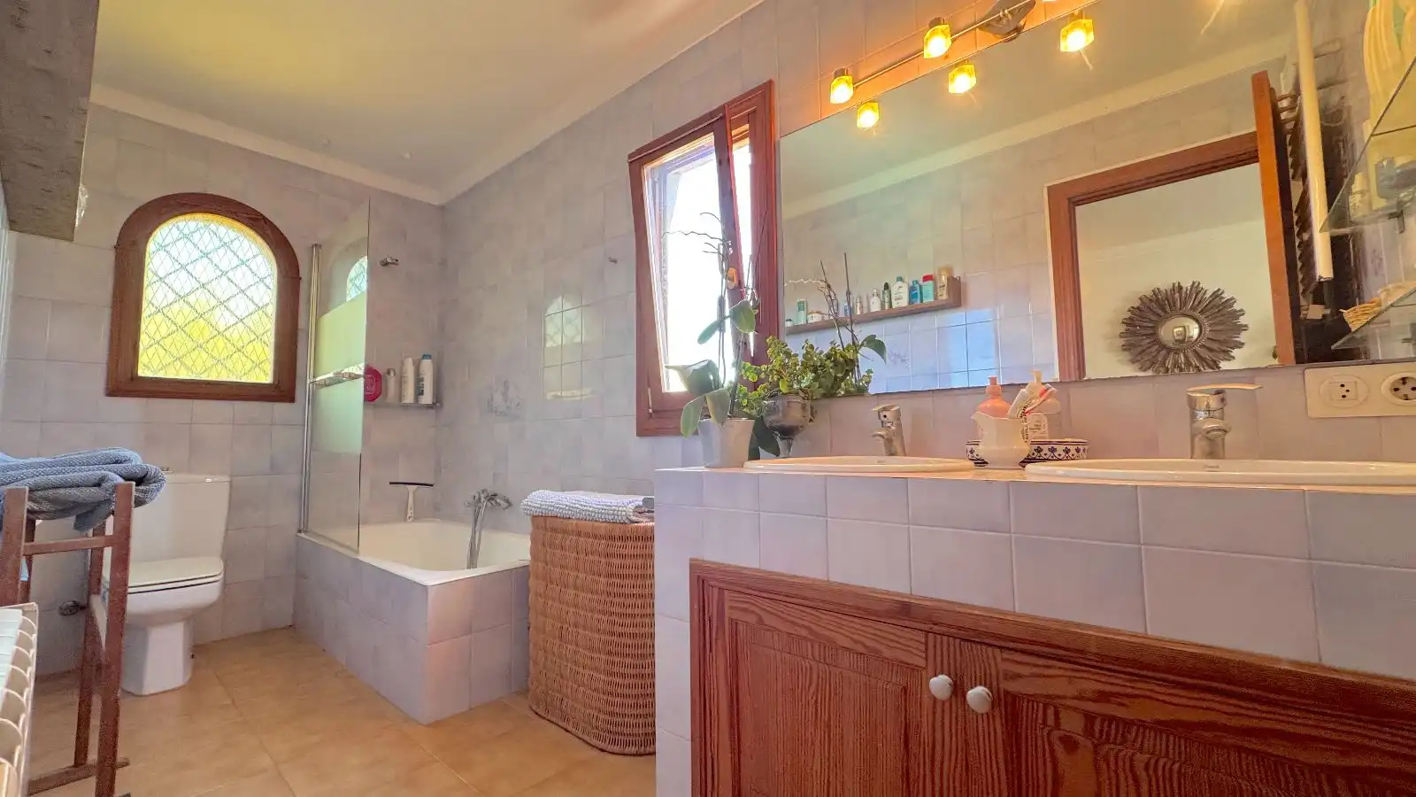 Baño de Finca rústica en venta en Santa María del Camí con Calefacción, Jardín privado y Terraza