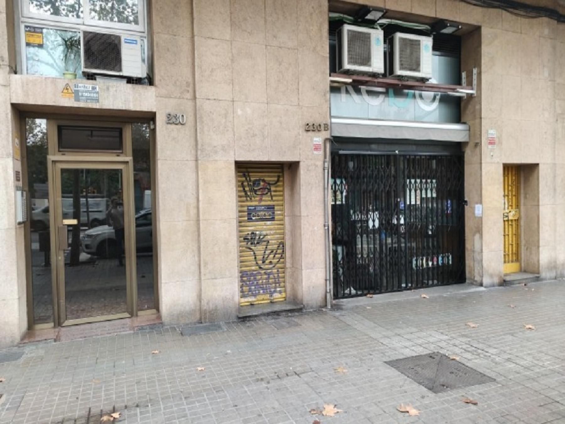 Vista exterior de Local en venda en  Barcelona Capital