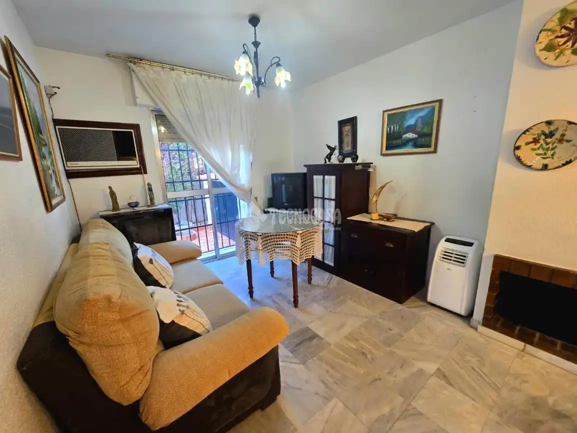 Sala d'estar de Casa adosada en venda en Morón de la Frontera amb Aire condicionat