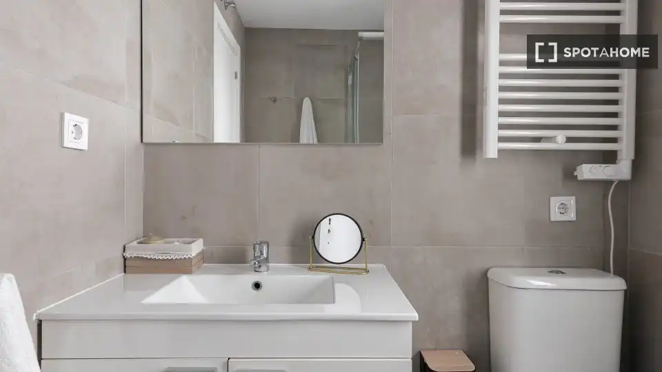 Baño de Piso de alquiler en Getafe con Aire acondicionado, Calefacción y Amueblado