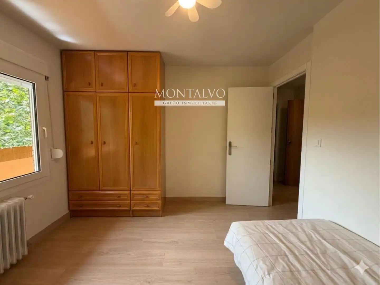 Habitación de Piso de alquiler en Granada con Lavadora, Microondas y TV