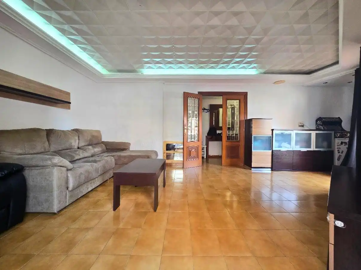 Flat with terrace for sale in Elche ciudad