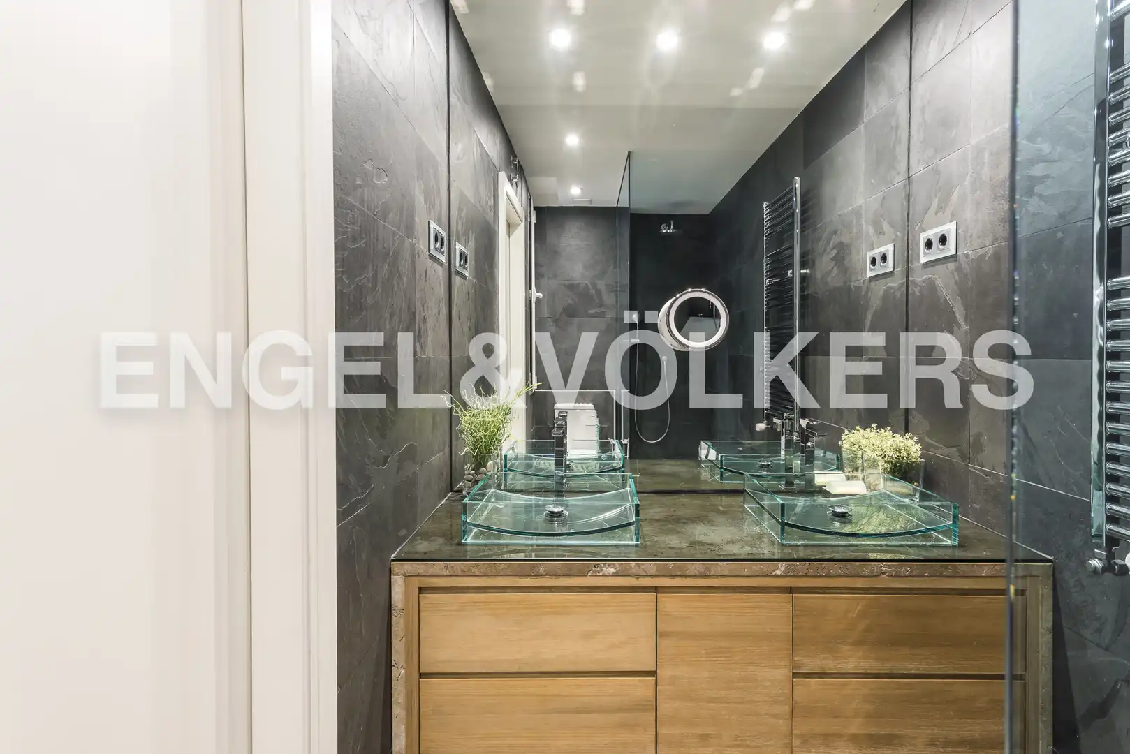 Bathroom of Flat for sale in Madrid  with Air Conditioner, Heating and Parquet flooring