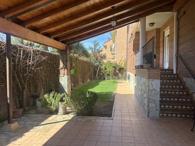 Casa-chalet en Venta en Lardero - CL HUERTAS en Lardero