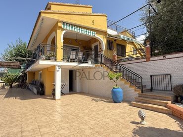 House with pool for sale in Carcaixent