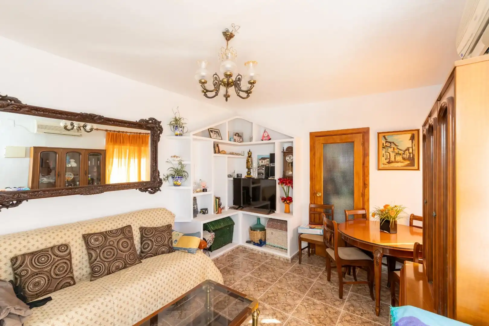 Wohnzimmer von Einfamilien-Reihenhaus zum Verkauf in Salobreña mit Klimaanlage, Heizung und Terrasse