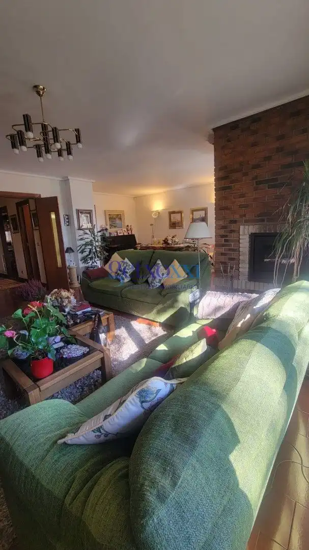 Sala d'estar de Casa adosada en venda en Leioa amb Calefacció, Jardí privat i Terrassa