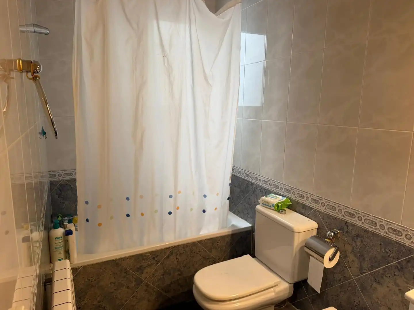 Bathroom of Attic for rent in Lleida  with Air Conditioner, Terrace and Furnished