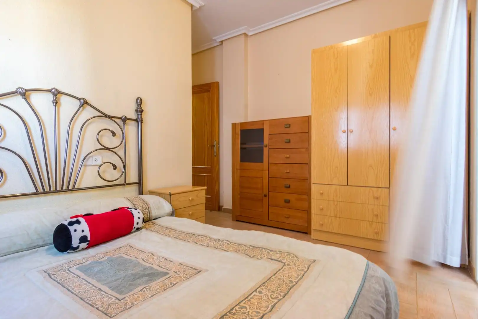 Habitación de Apartamento de alquiler en Los Montesinos con Aire acondicionado y Terraza