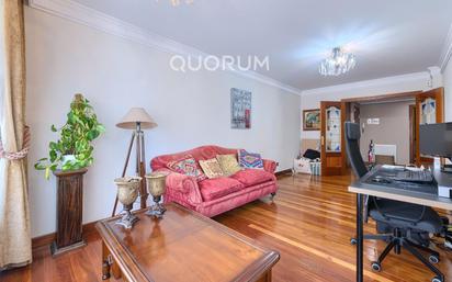 Living room of Flat for sale in Basauri   with Heating, Storage room and Balcony