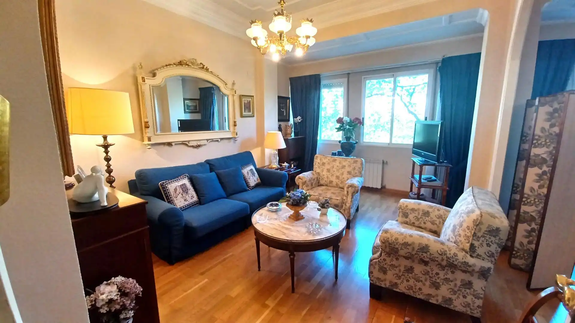 Living room of Flat for sale in Valencia  with Community pool