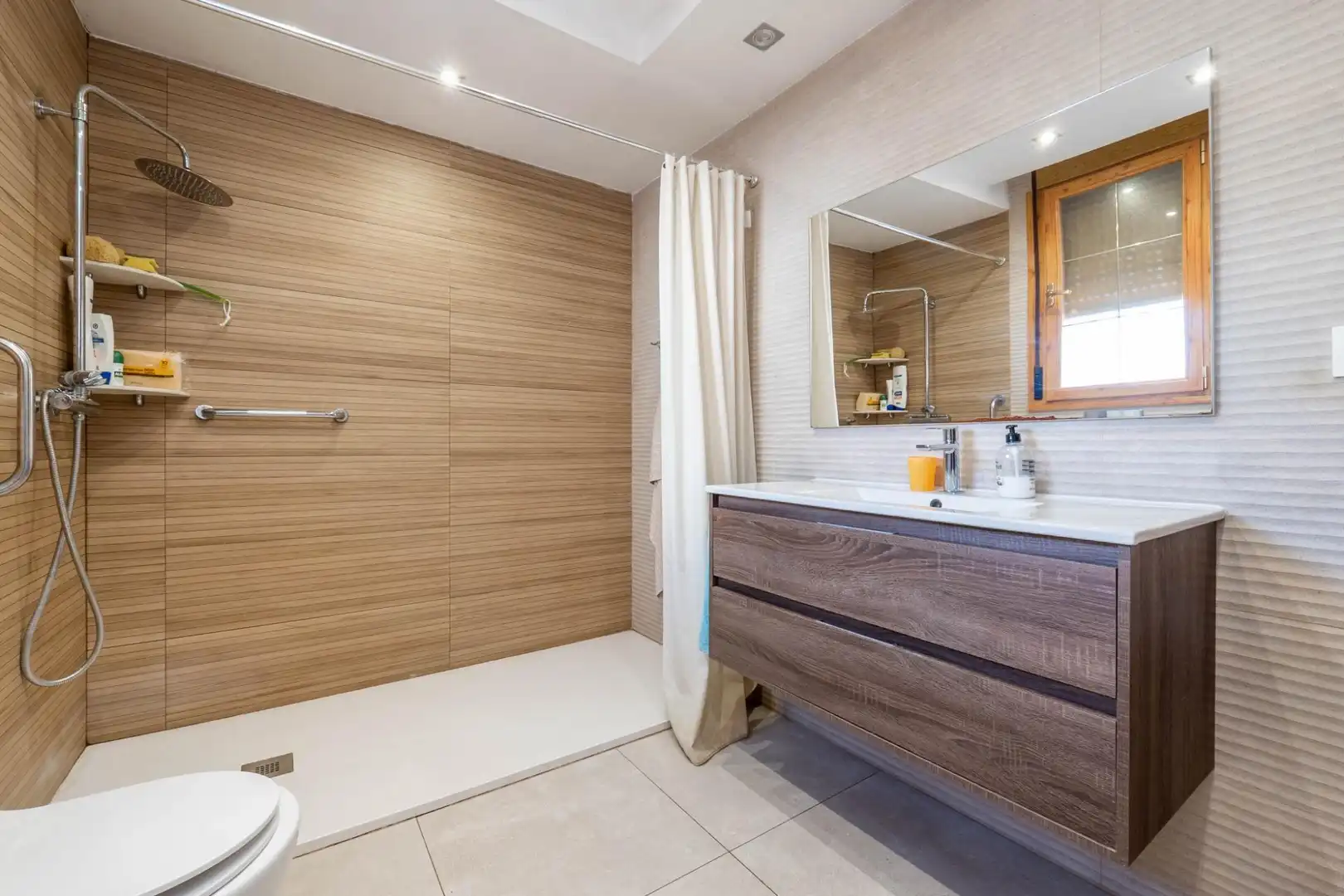 Bathroom of Houses for sale in Villa de Otura  with Air Conditioner, Heating and Private garden