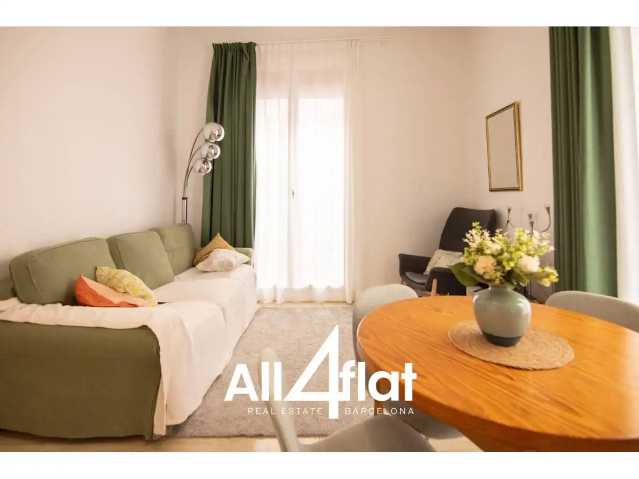 Living room of Flat for sale in Barcelona  with Air Conditioner, Furnished and Balcony