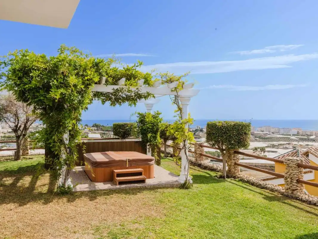 Terrassa de Casa o xalet en venda en Torrox amb Aire condicionat, Calefacció i Jardí privat