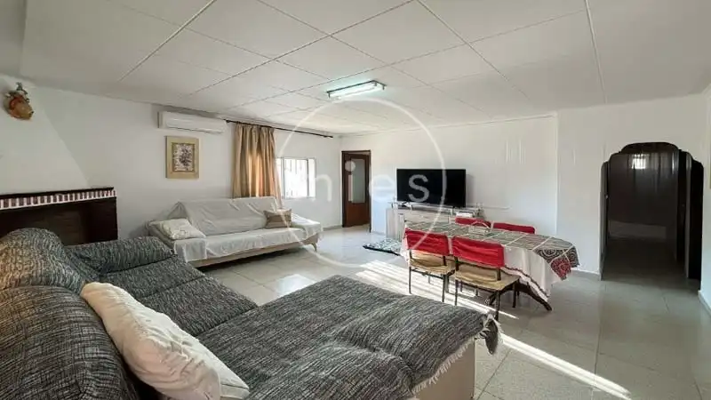 Sala d'estar de Casa o xalet en venda en Turís amb Aire condicionat, Jardí privat i Terrassa