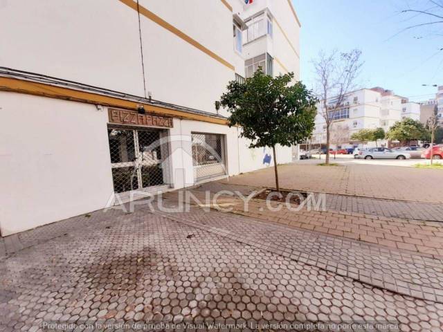 Local comercial en Venta en Calle Guadarrama en El Plantinar – Avda. La Paz - El Juncal
