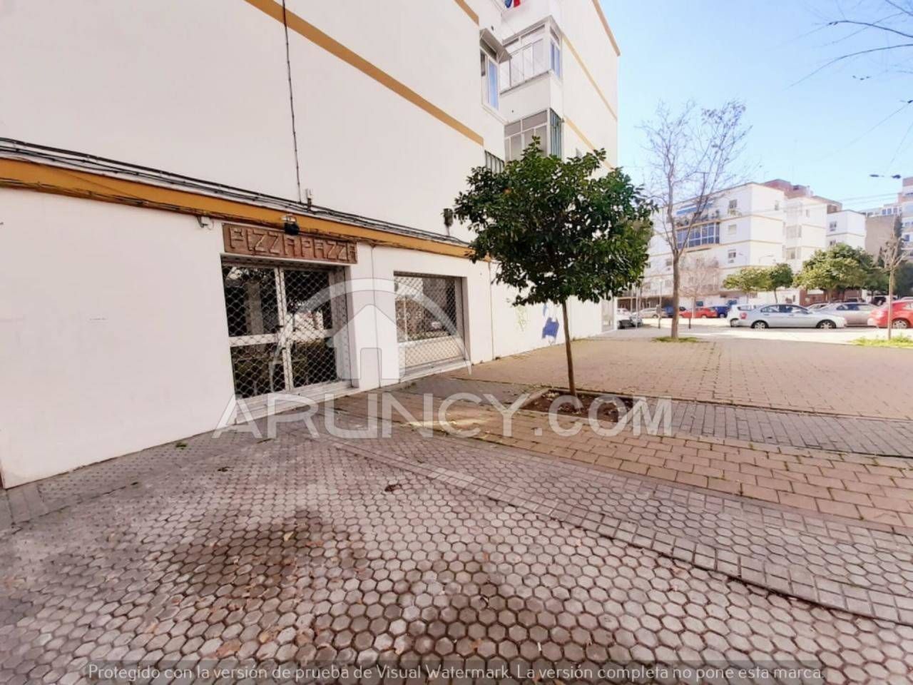 Vista exterior de Local en venta en  Sevilla Capital con Aire acondicionado