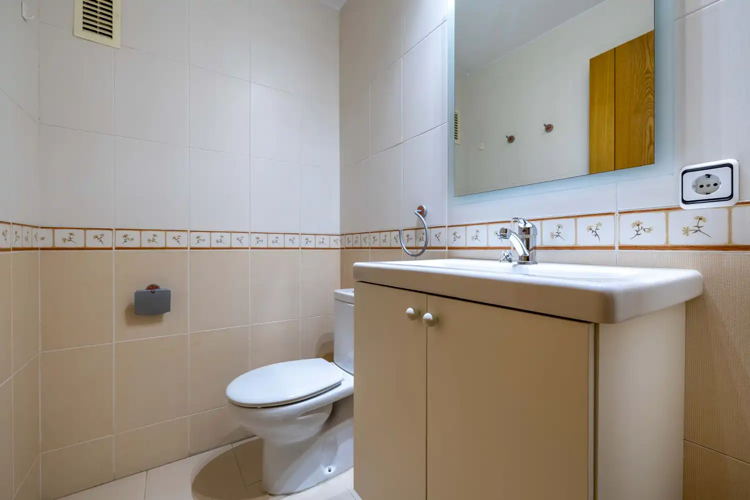 Bathroom of Flat for sale in Murcia  with Air Conditioner, Heating and Parquet flooring