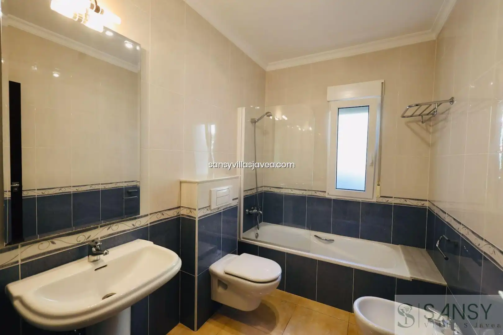 Bathroom of Houses for sale in Jávea / Xàbia  with Air Conditioner and Storage room