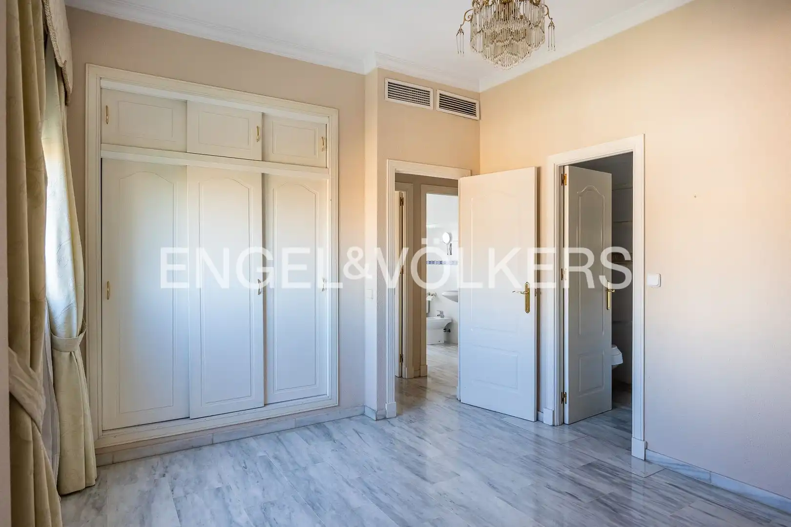Bedroom of Flat for sale in Sevilla  with Air Conditioner, Heating and Terrace
