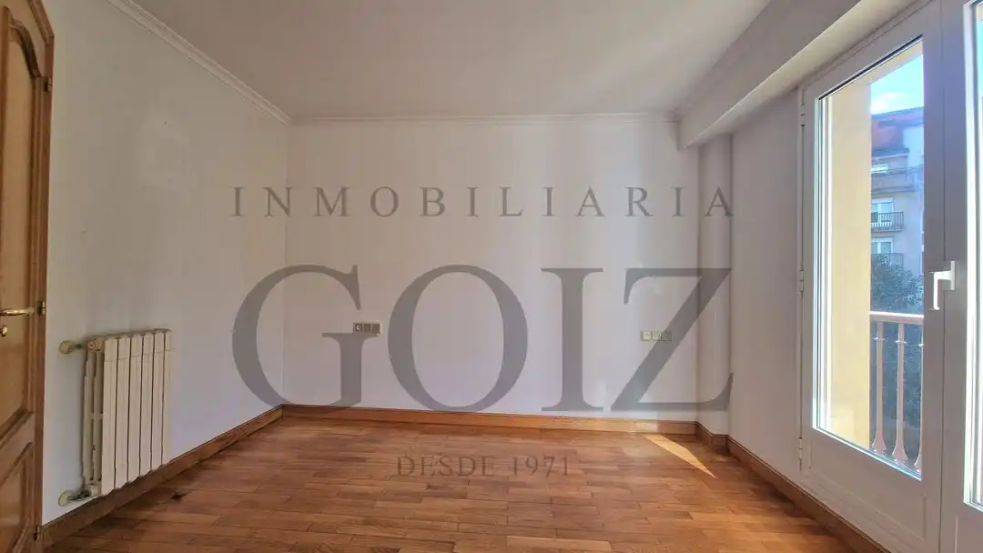 Habitación de Piso en venta en Donostia - San Sebastián  con Calefacción y Balcón