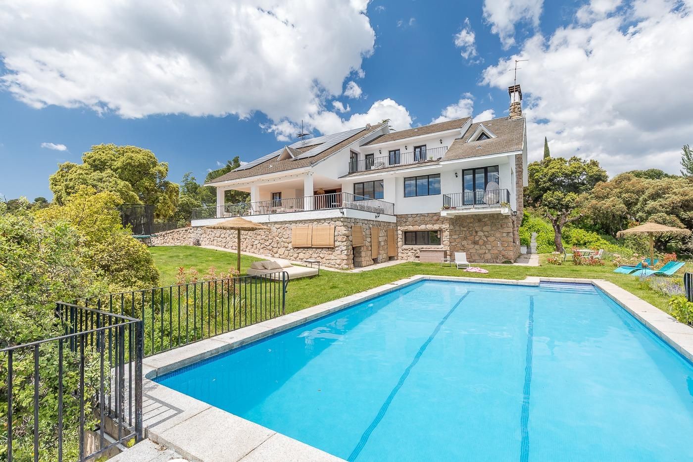 Vista exterior de Casa o chalet en venta en Torrelodones con Aire acondicionado, Calefacción y Jardín privado