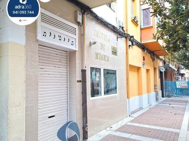 Local comercial en venta en María Teresa Gil de Garate