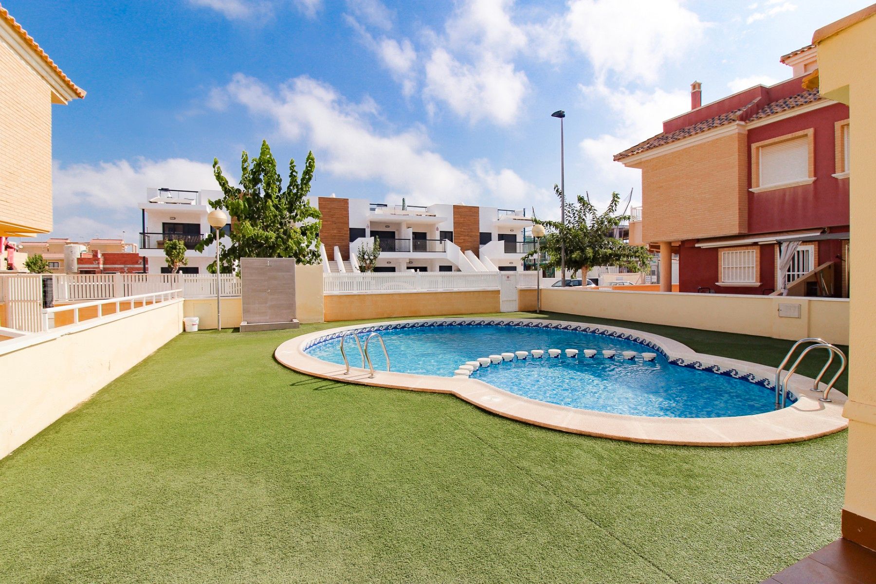 Schwimmbecken von Wohnung zum Verkauf in Pilar de la Horadada mit Klimaanlage, Heizung und Terrasse