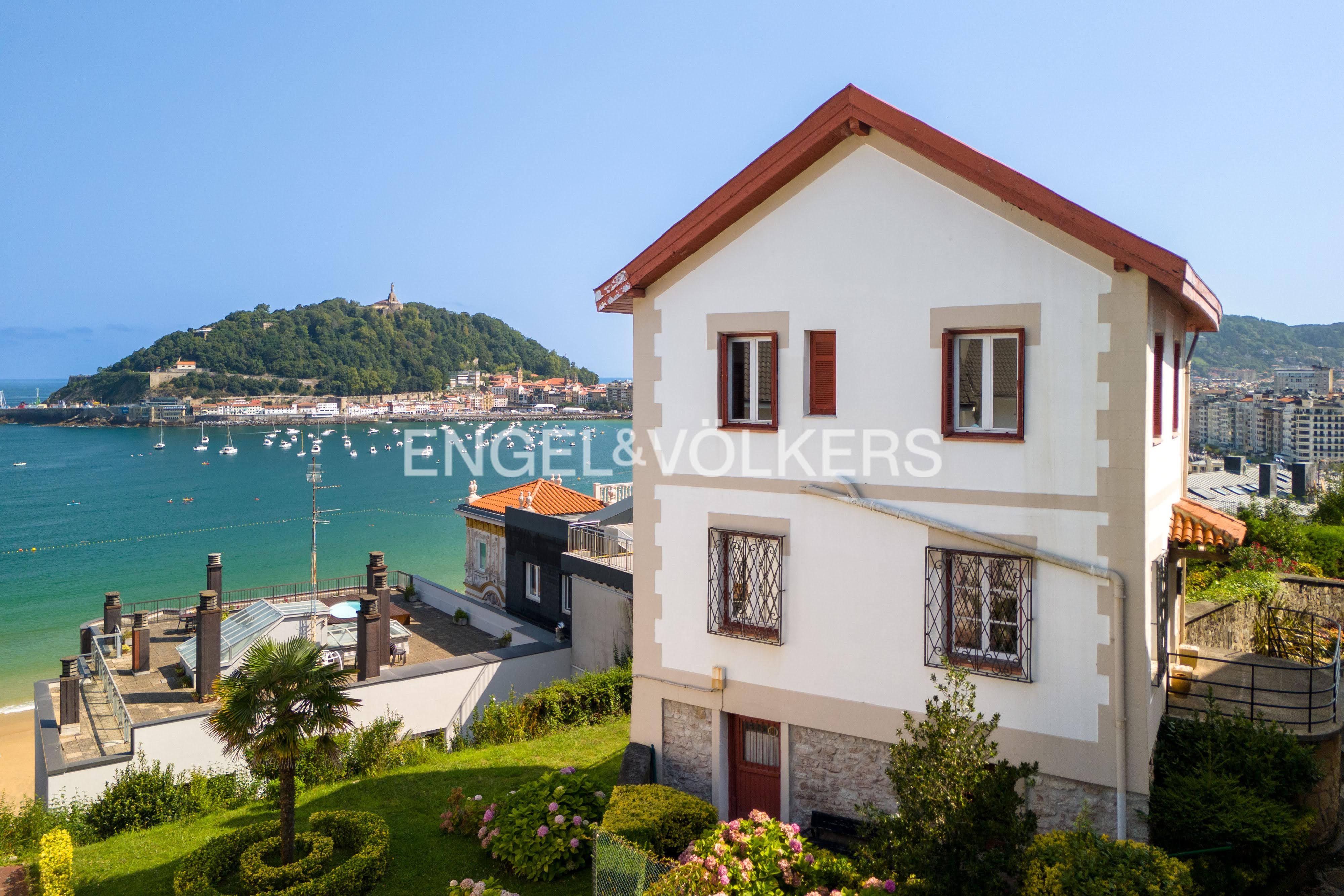 Vista exterior de Finca rústica en venda en Donostia - San Sebastián  amb Calefacció, Terrassa i Traster