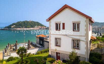 Vista exterior de Finca rústica en venda en Donostia - San Sebastián  amb Aire condicionat, Calefacció i Terrassa