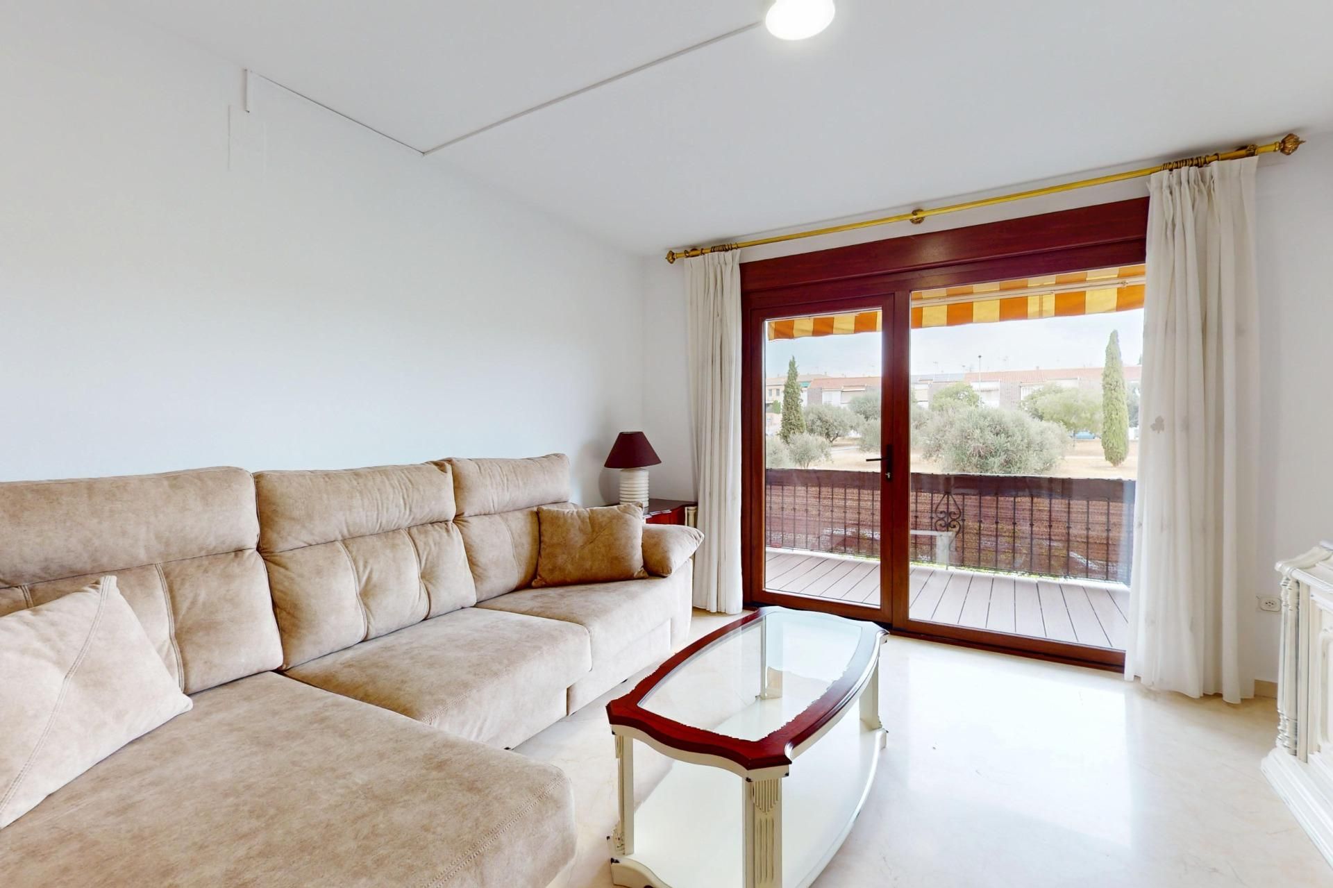 Living room of Flat to rent in  Granada Capital  with Air Conditioner and Community pool