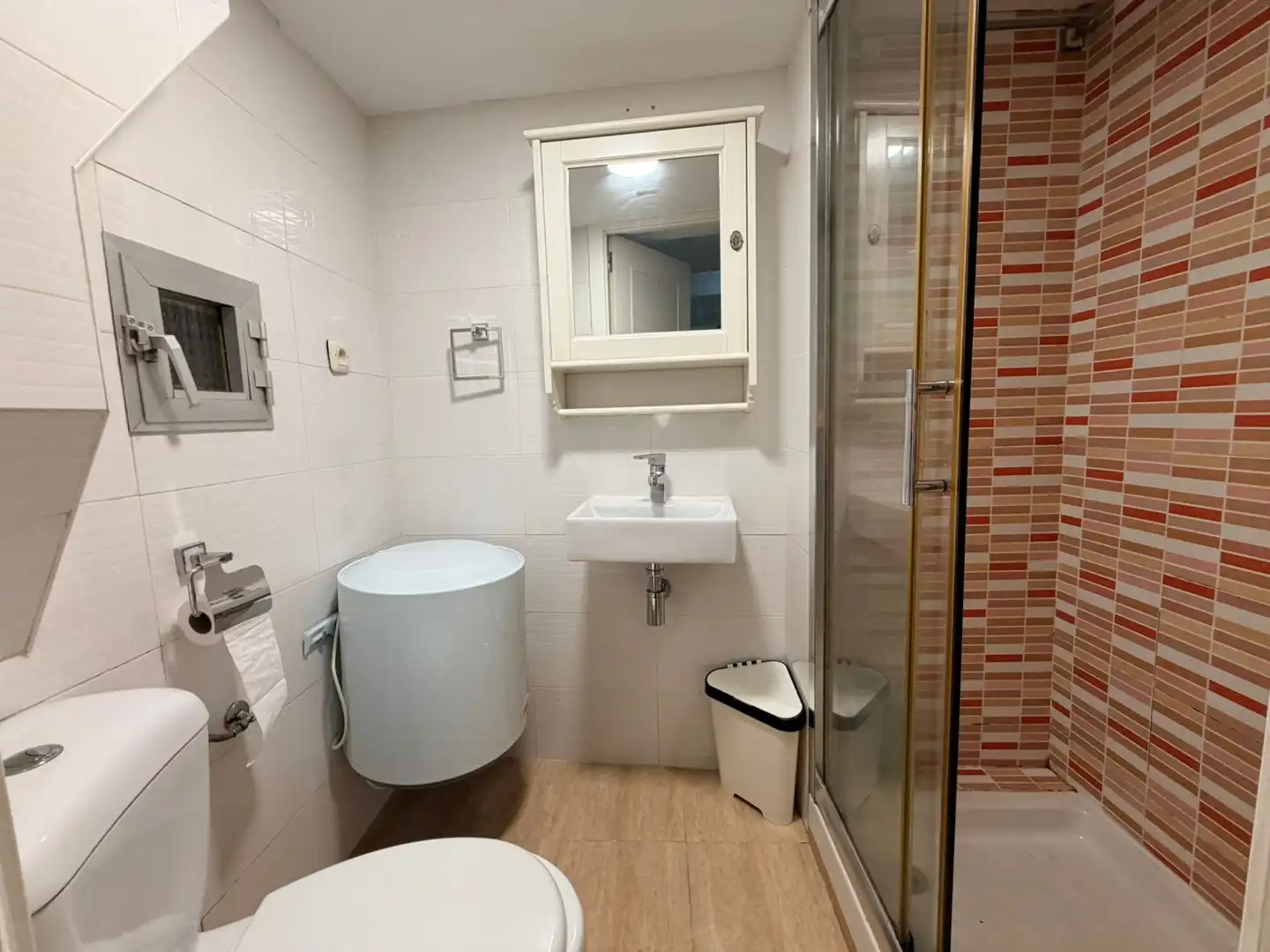 Bany de Dúplex en venda en Madrid amb Calefacció i Moblat