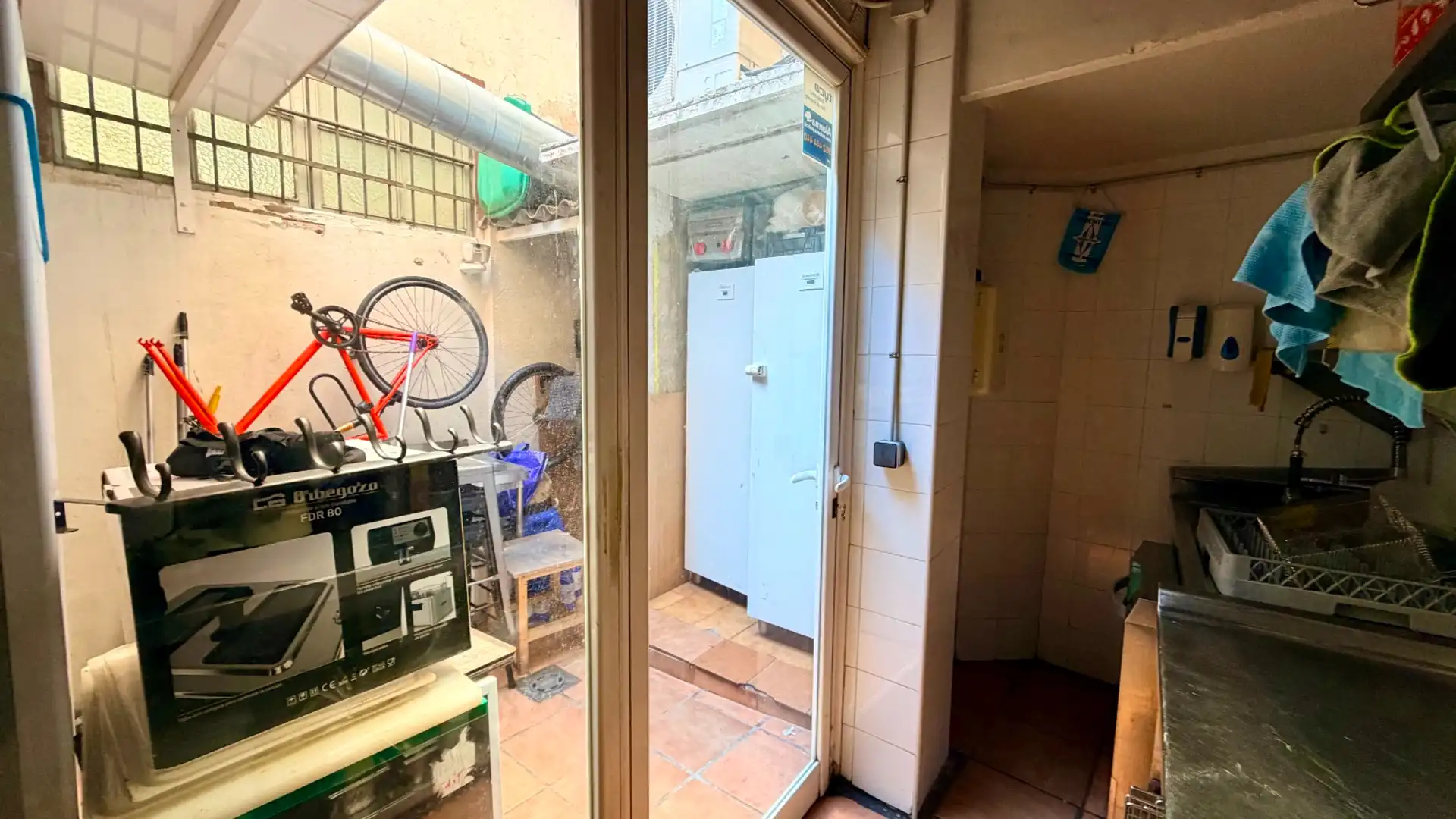 Cocina de Local en traspaso en  Barcelona Capital con Amueblado y Alarma