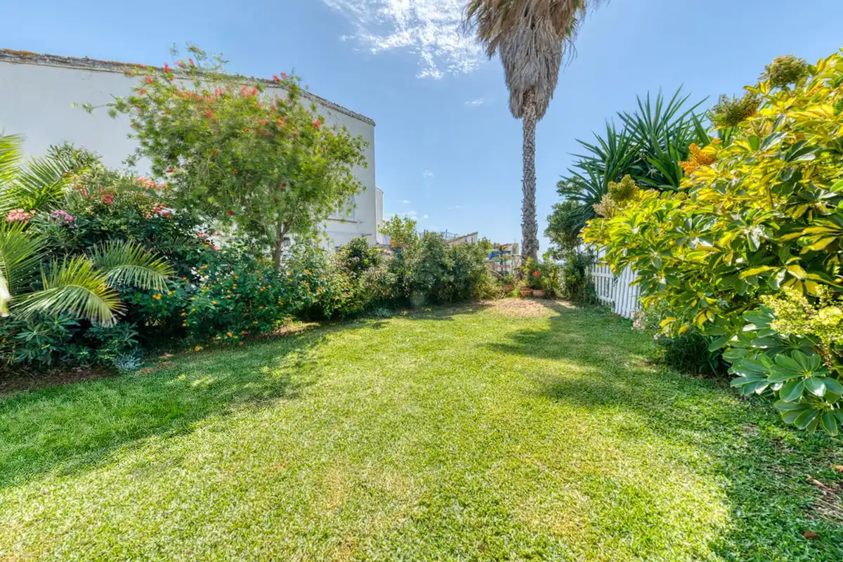 Jardín de Casa adosada en venta en Estepona con Aire acondicionado, Jardín privado y Terraza