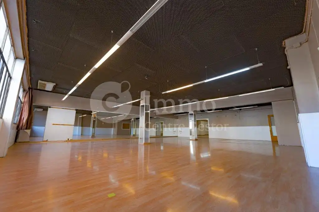 Business premises to rent in Carrer Enric Granados 24, imagen 4