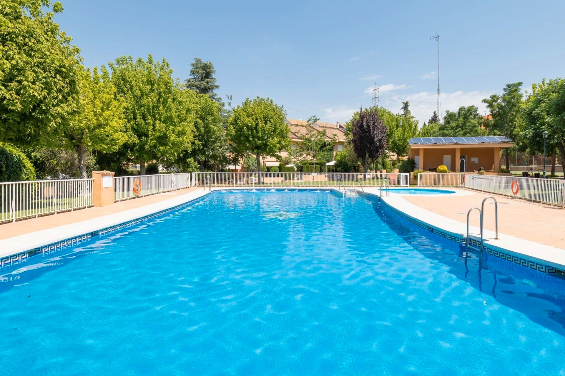 Piscina de Casa adosada en venda en  Granada Capital amb Calefacció, Jardí privat i Terrassa
