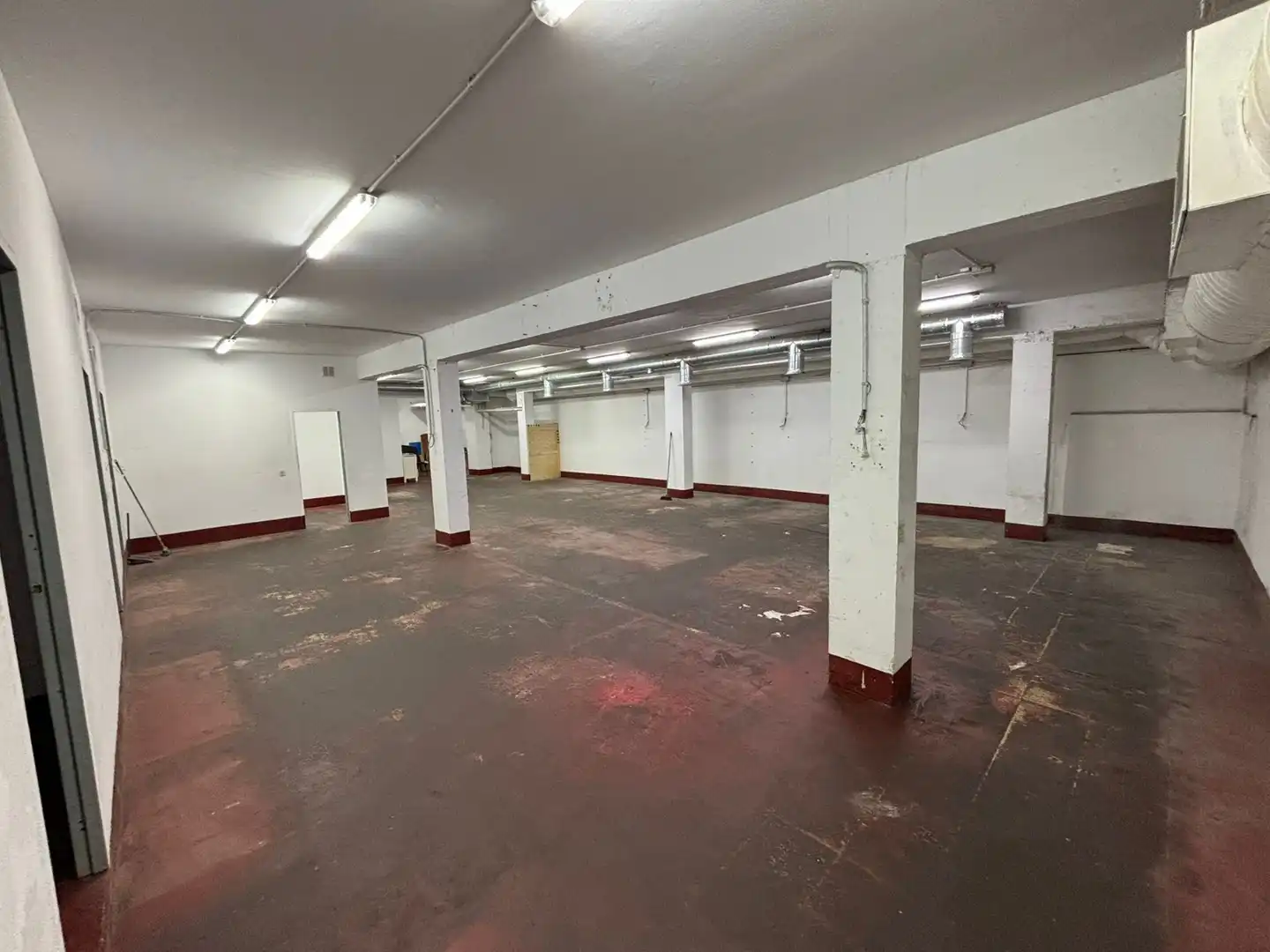Commercial properties for sale in Barcelona  with Air Conditioner