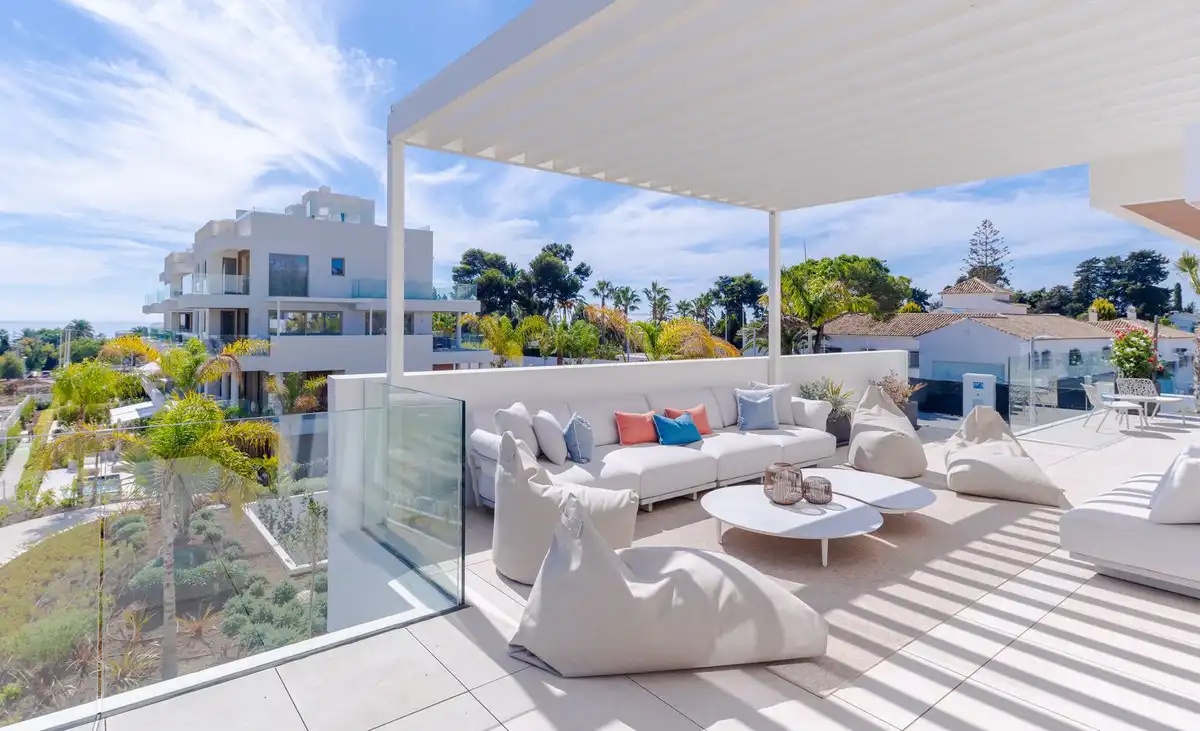 Terrasse von Dachboden zum Verkauf in Marbella mit Klimaanlage, Terrasse und Abstellraum