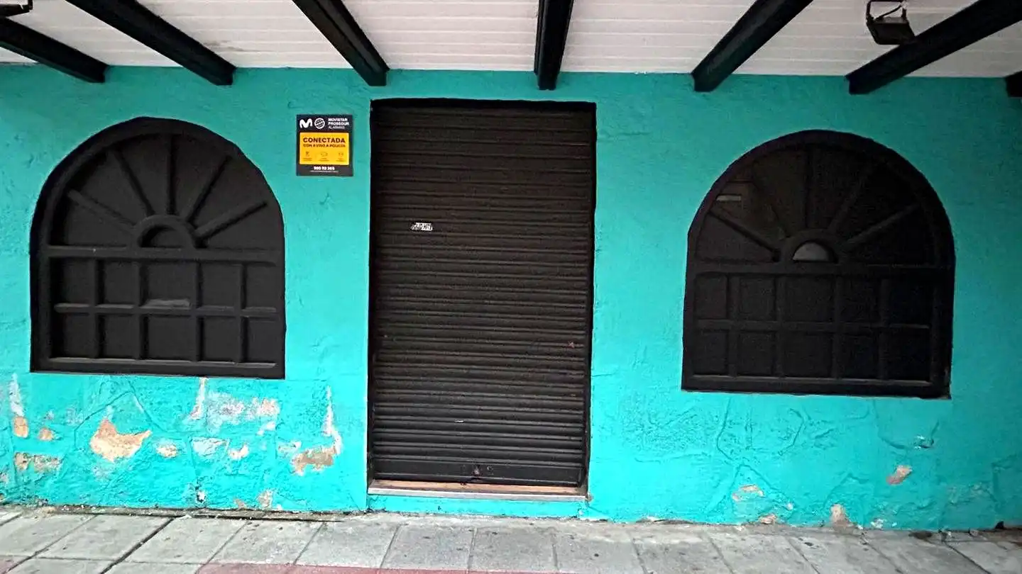 Local comercial en venta en De Cervantes, imagen 2