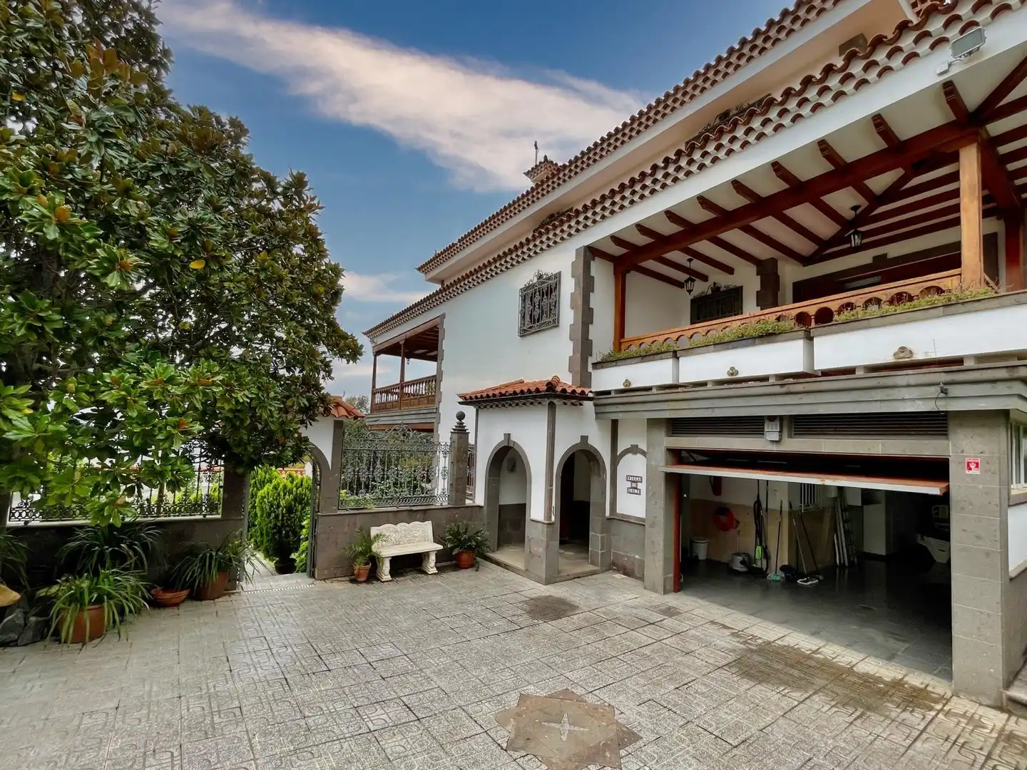 Vista exterior de Casa o chalet en venta en Santa Brígida con Terraza, Trastero y Piscina