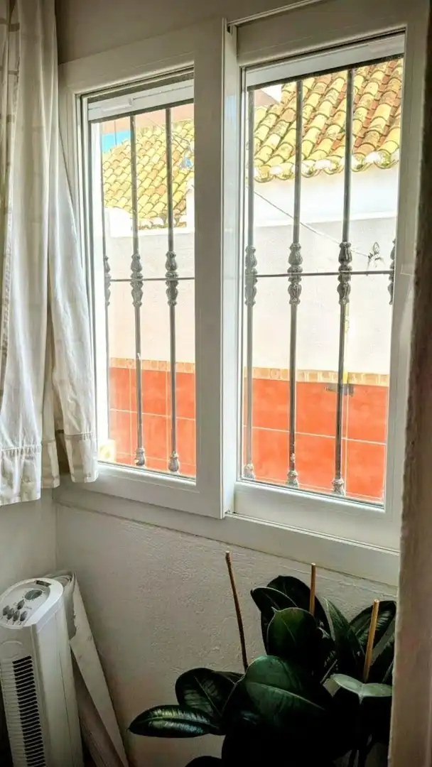 Vista exterior de Casa adosada en venda en Mijas amb Aire condicionat, Terrassa i Traster