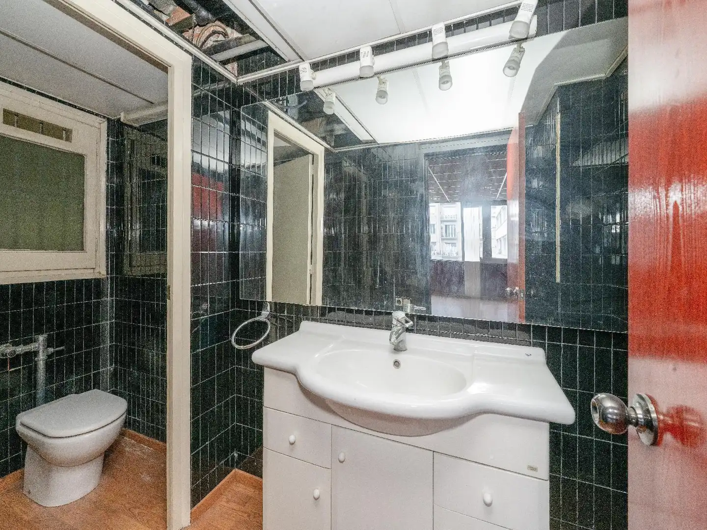 Badezimmer von Büro zum Verkauf in Barcelona