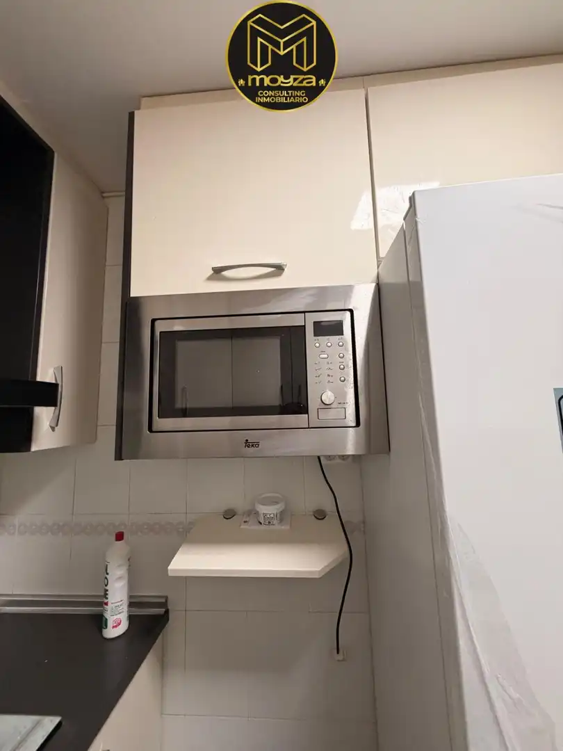 Cuina de Pis de lloguer en Jaén amb Aire condicionat i Traster
