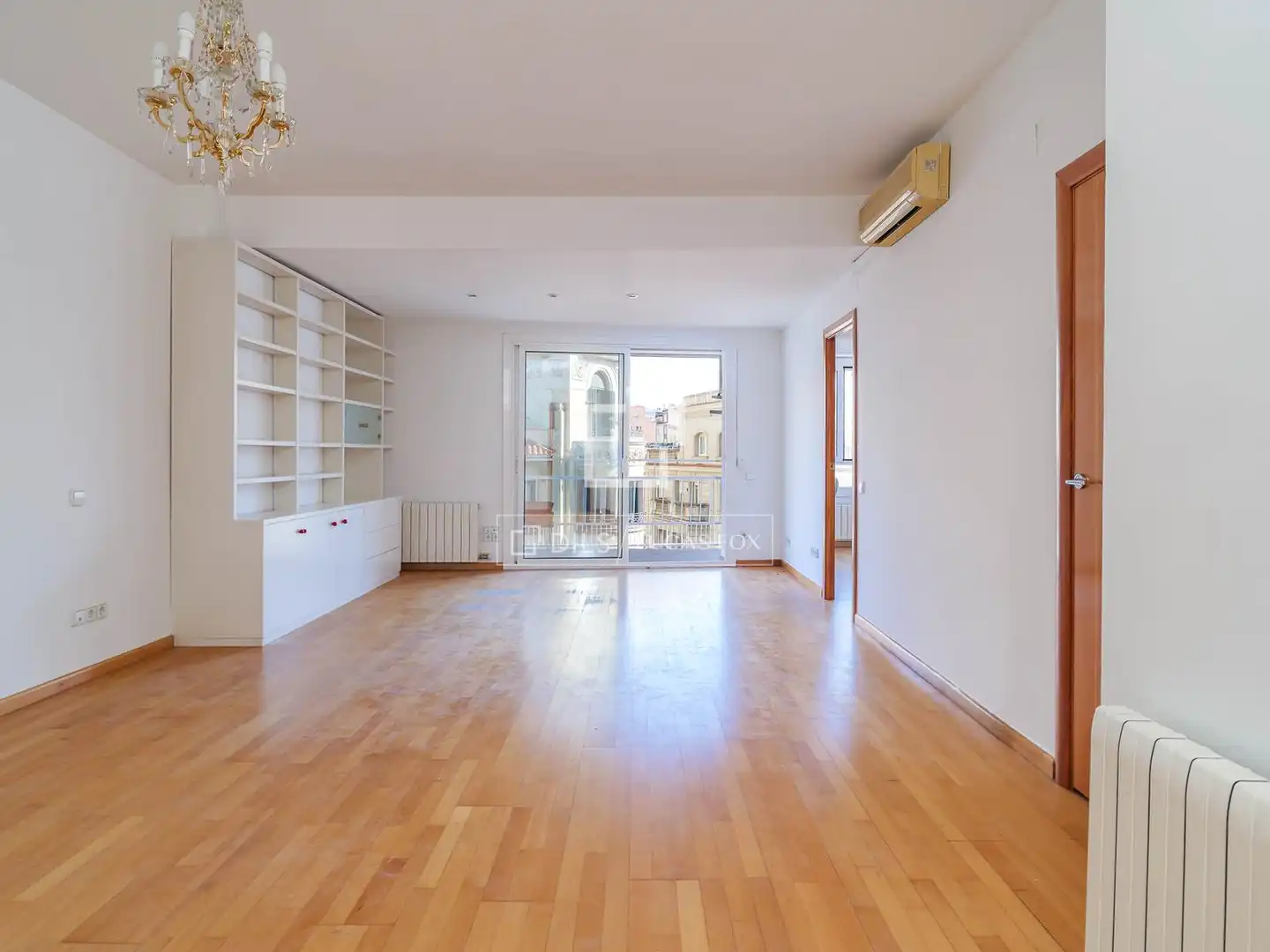 Wohnzimmer von Wohnung zum Verkauf in Barcelona mit Klimaanlage, Heizung und Balkon